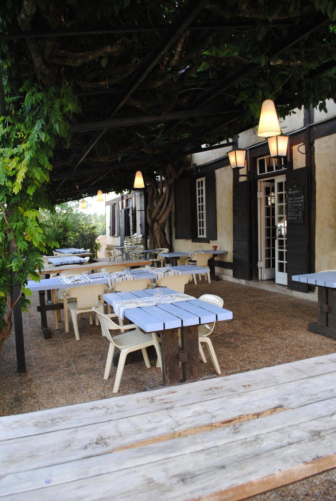 Hôtel et RESTAURANT traditionnel L' Escalandes Lesperon  Exterior foto