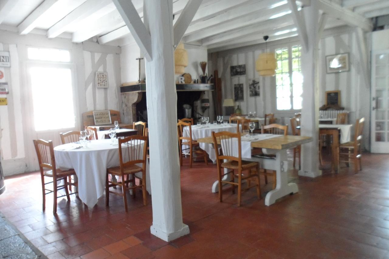Hôtel et RESTAURANT traditionnel L' Escalandes Lesperon  Exterior foto