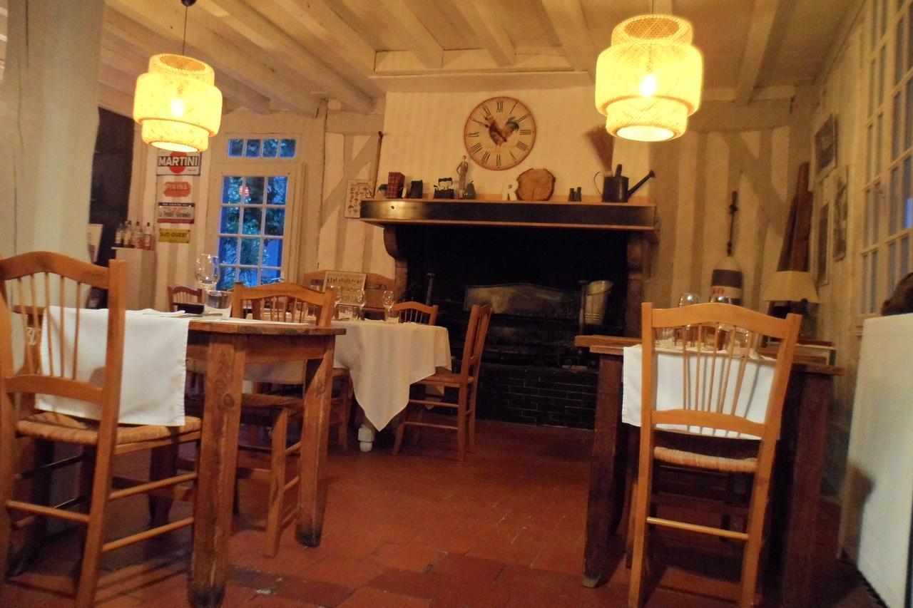 Hôtel et RESTAURANT traditionnel L' Escalandes Lesperon  Exterior foto