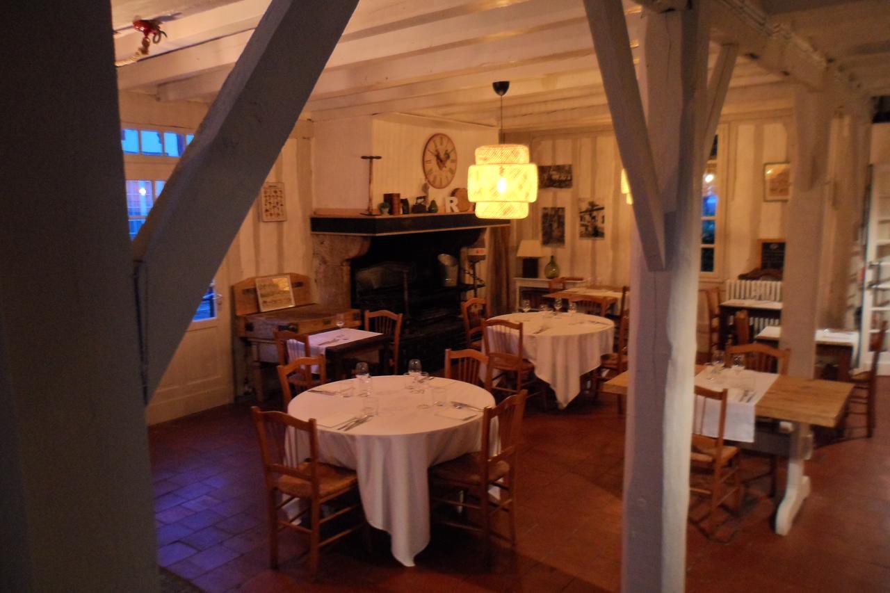 Hôtel et RESTAURANT traditionnel L' Escalandes Lesperon  Exterior foto